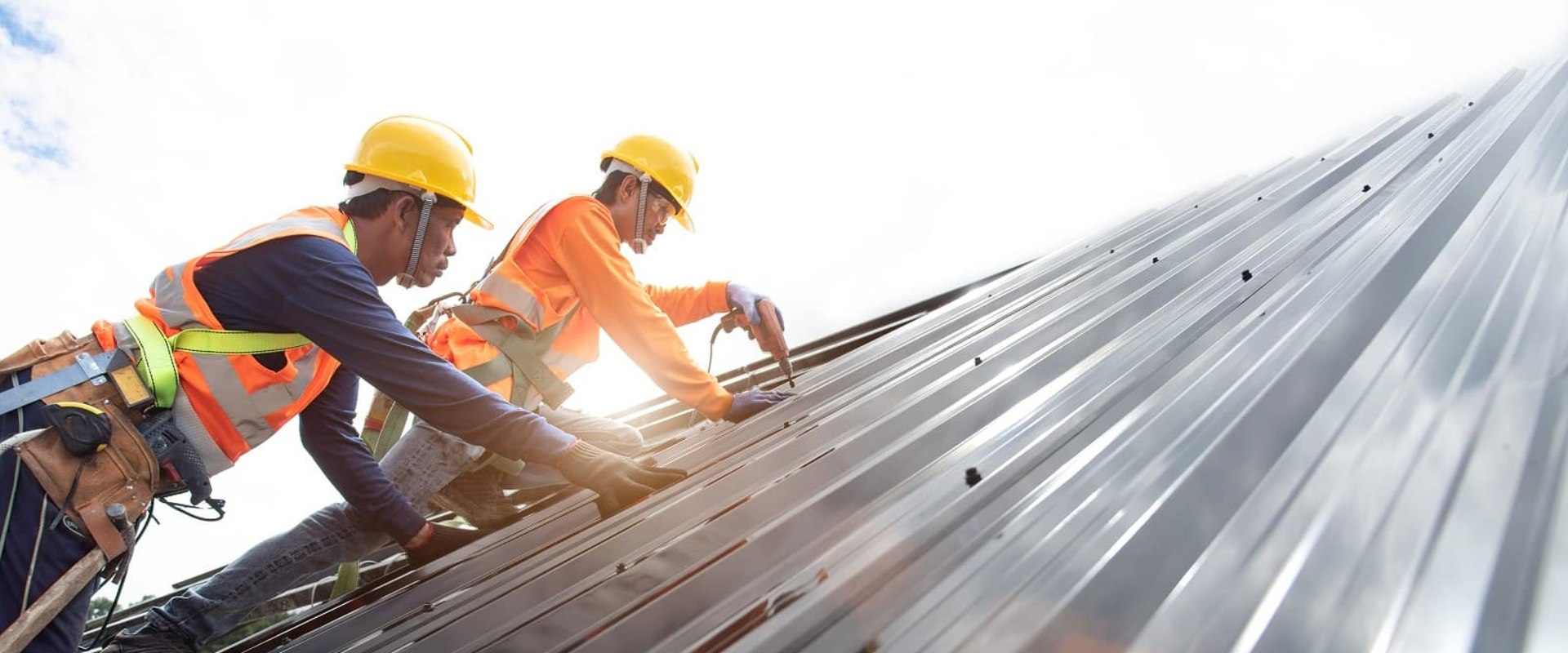 What are some disadvantages of being a roofer?