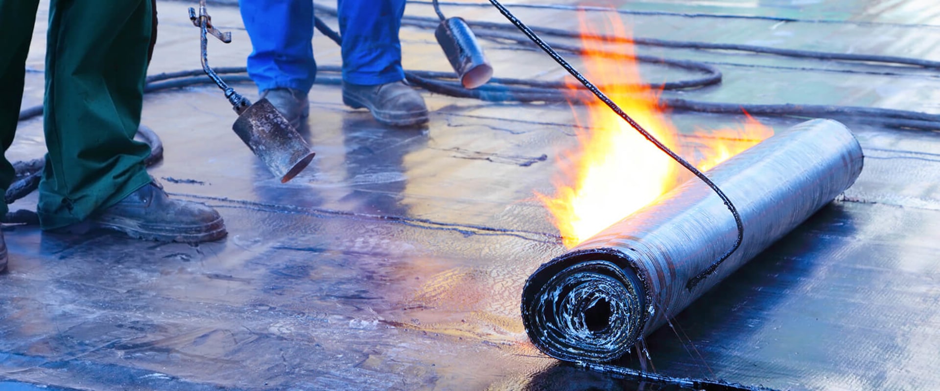 When to apply roofing tar?